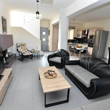 Dionysus Seaside Villa *
