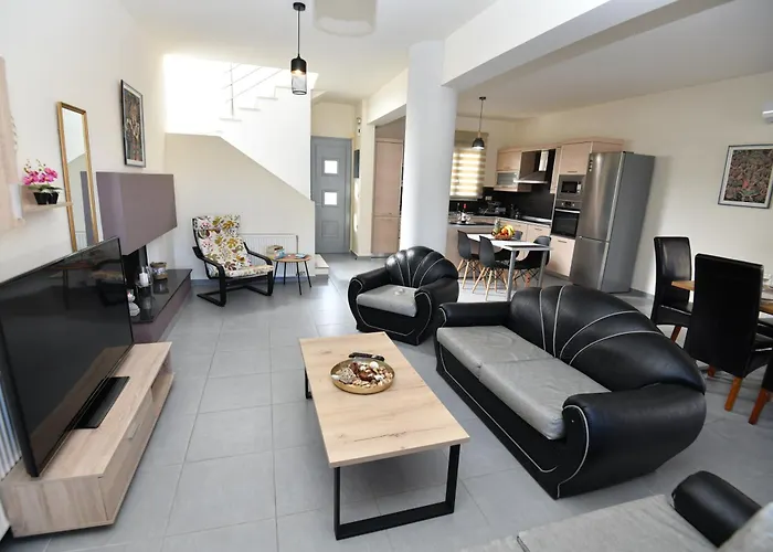 Dionysus Seaside Villa *